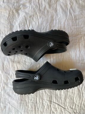 Youth Crocs Classic Clog in Black, 13c